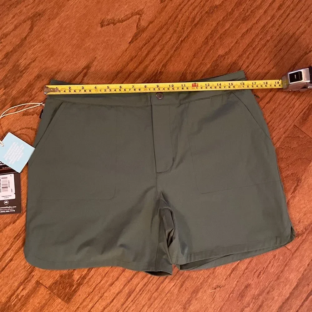 NWT Mountain Khakis green shorts 10 - water repellent, classic fit